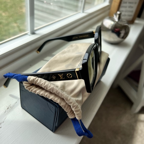 Louis Vuitton Black and Gold Sunglasses - Picture 6 of 12